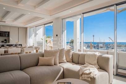 Lyxig Waterfront Duplex Penthouse i Puerto Banus med utsikt över hamnen