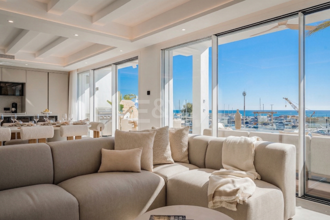 Lyxig Waterfront Duplex Penthouse i Puerto Banus med utsikt över hamnen