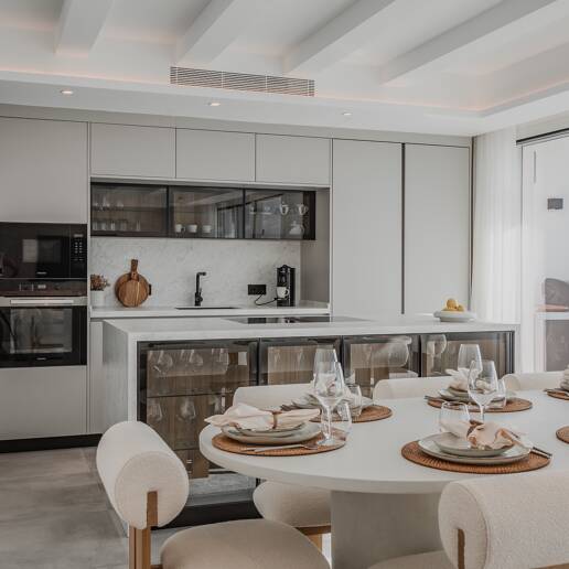 Lyxig Waterfront Duplex Penthouse i Puerto Banus med utsikt över hamnen
