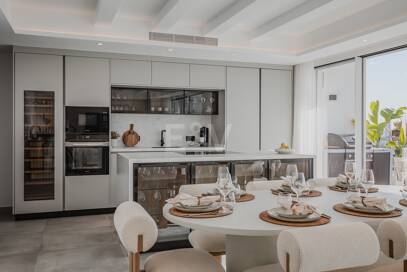 Lyxig Waterfront Duplex Penthouse i Puerto Banus med utsikt över hamnen