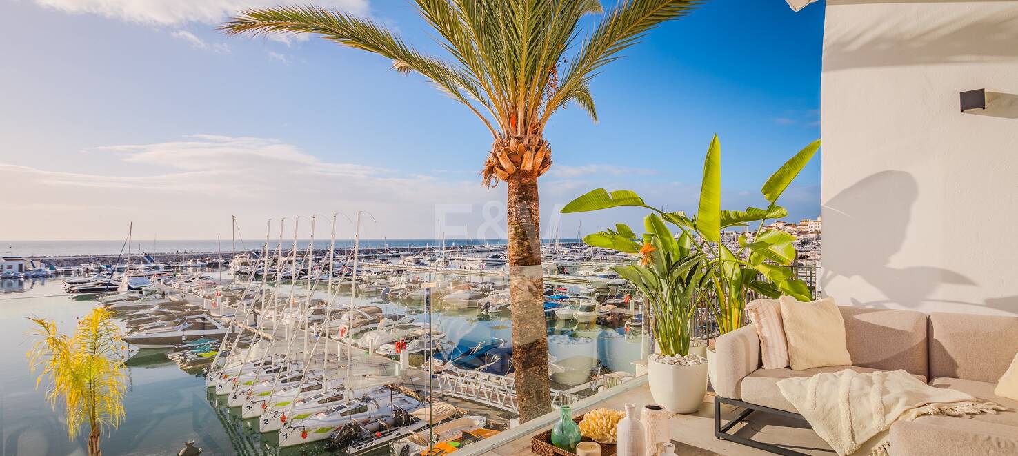 Lyxig Waterfront Duplex Penthouse i Puerto Banus med utsikt över hamnen
