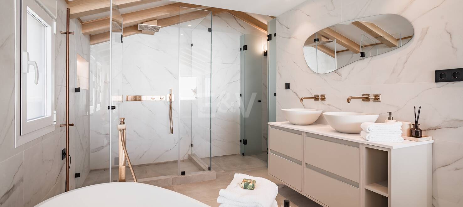 Lyxig Waterfront Duplex Penthouse i Puerto Banus med utsikt över hamnen