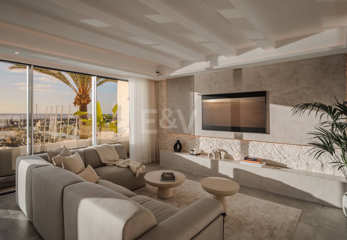 Lyxig Waterfront Duplex Penthouse i Puerto Banus med utsikt över hamnen