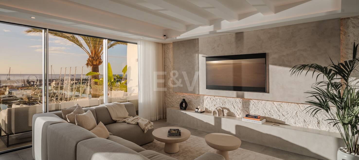 Lyxig Waterfront Duplex Penthouse i Puerto Banus med utsikt över hamnen
