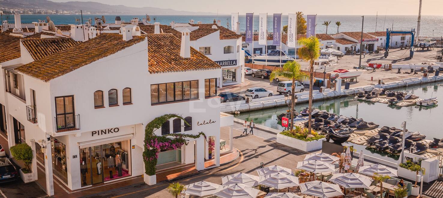 Lyxig Waterfront Duplex Penthouse i Puerto Banus med utsikt över hamnen
