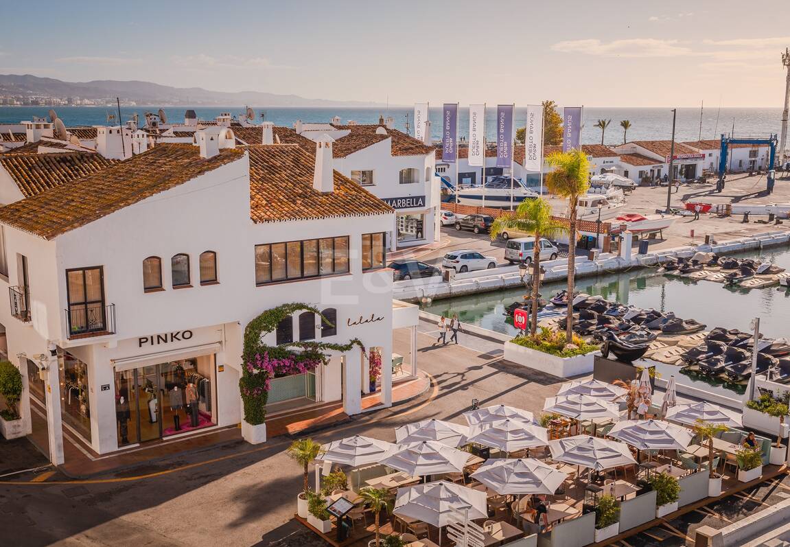 Lyxig Waterfront Duplex Penthouse i Puerto Banus med utsikt över hamnen