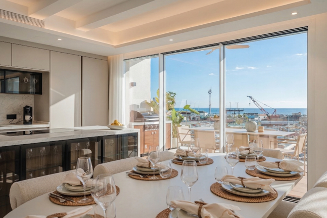 Lyxig Waterfront Duplex Penthouse i Puerto Banus med utsikt över hamnen