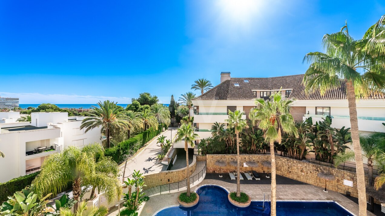 Strandnahes Penthouse mit Meerblick in Los Monteros