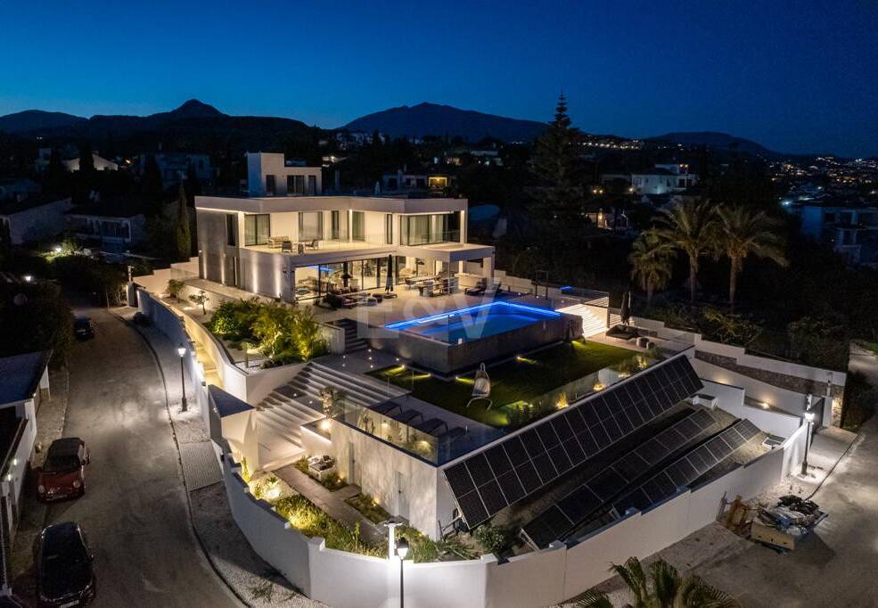 Modern Designer Villa med Panoramic Sea, Golf och Mountain Views