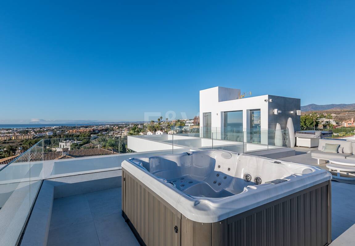 Modern Designer Villa med Panoramic Sea, Golf och Mountain Views