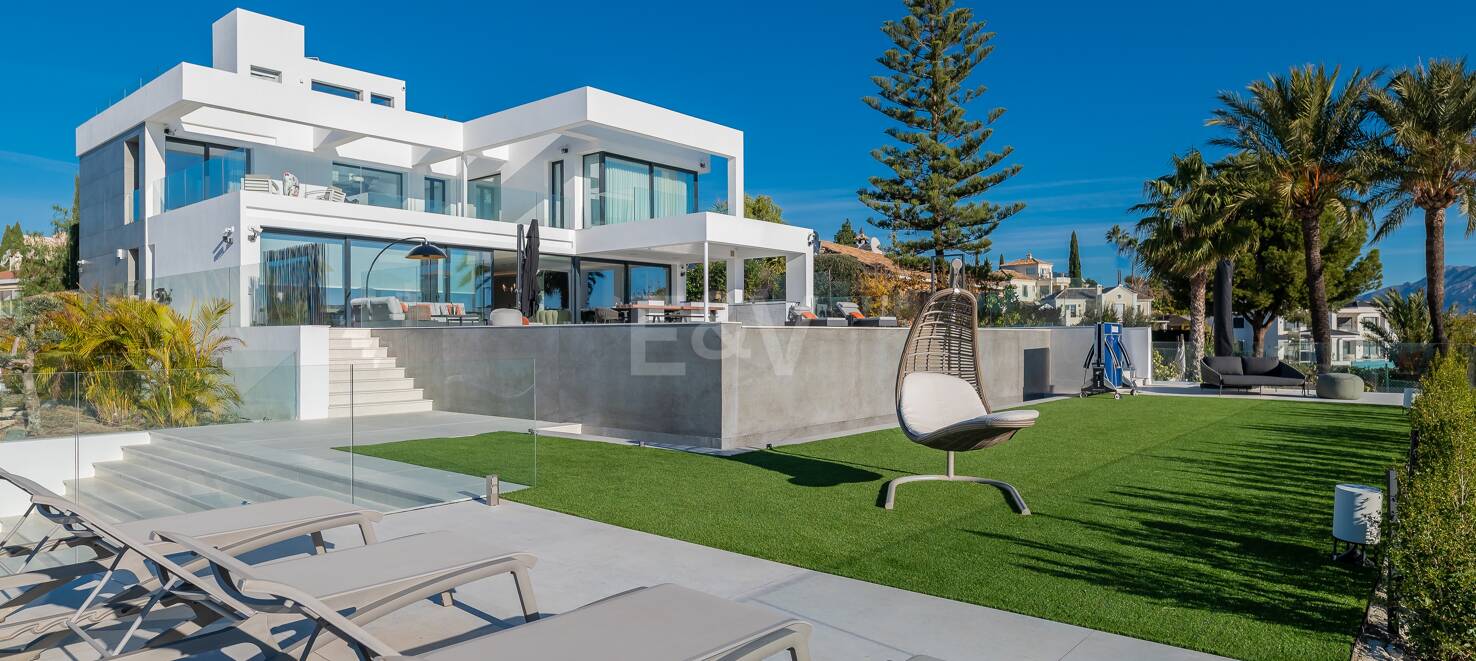 Modern Designer Villa with Panoramic Sea, Golf and Mountain Views