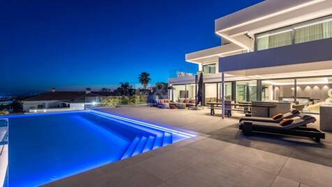 El Paraiso Alto: Villa design moderne avec vue mer panoramique, golf et montagne