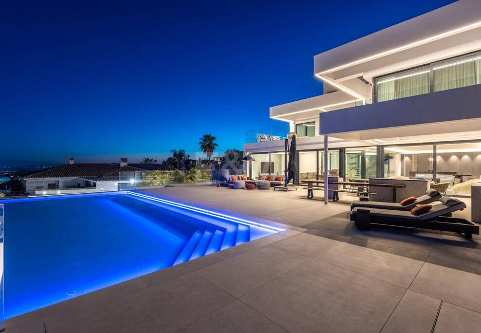 Modern Designer Villa med Panoramic Sea, Golf och Mountain Views