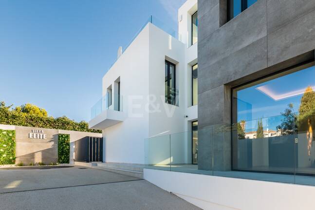 Modern Designer Villa med Panoramic Sea, Golf och Mountain Views