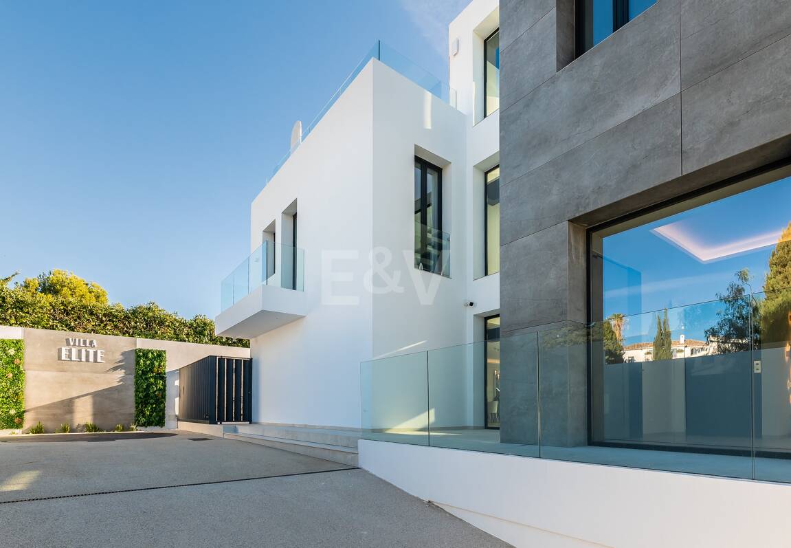 Modern Designer Villa med Panoramic Sea, Golf och Mountain Views