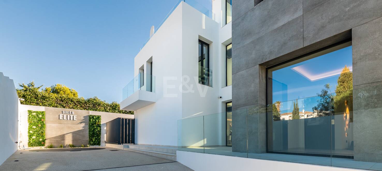 Modern Designer Villa with Panoramic Sea, Golf and Mountain Views