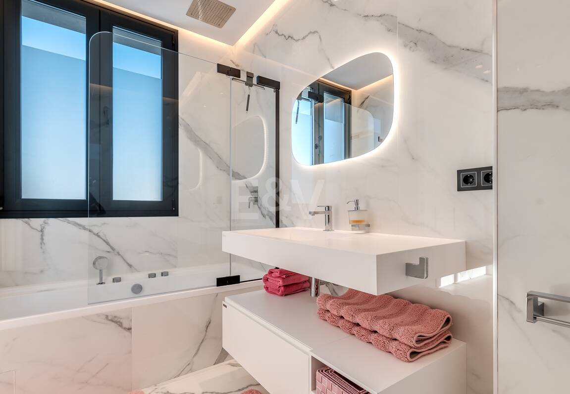 Modern Designer Villa med Panoramic Sea, Golf och Mountain Views