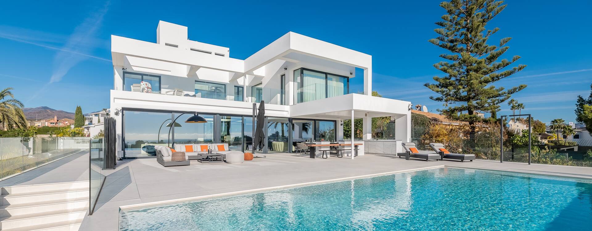 El Paraiso Alto: Villa design moderne avec vue mer panoramique, golf et montagne