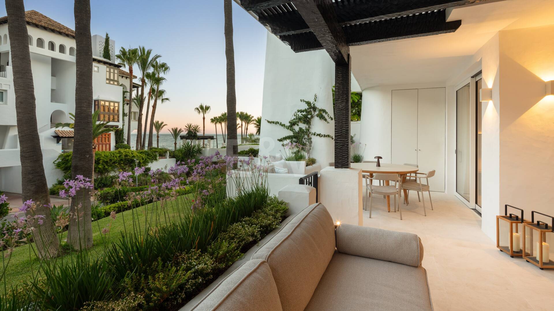 Exquisite Modern Design Apartment in Puente Romano