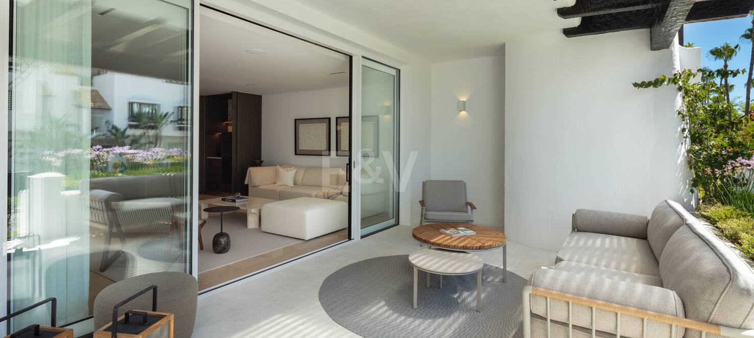 Exquisite Modern Design Apartment in Puente Romano