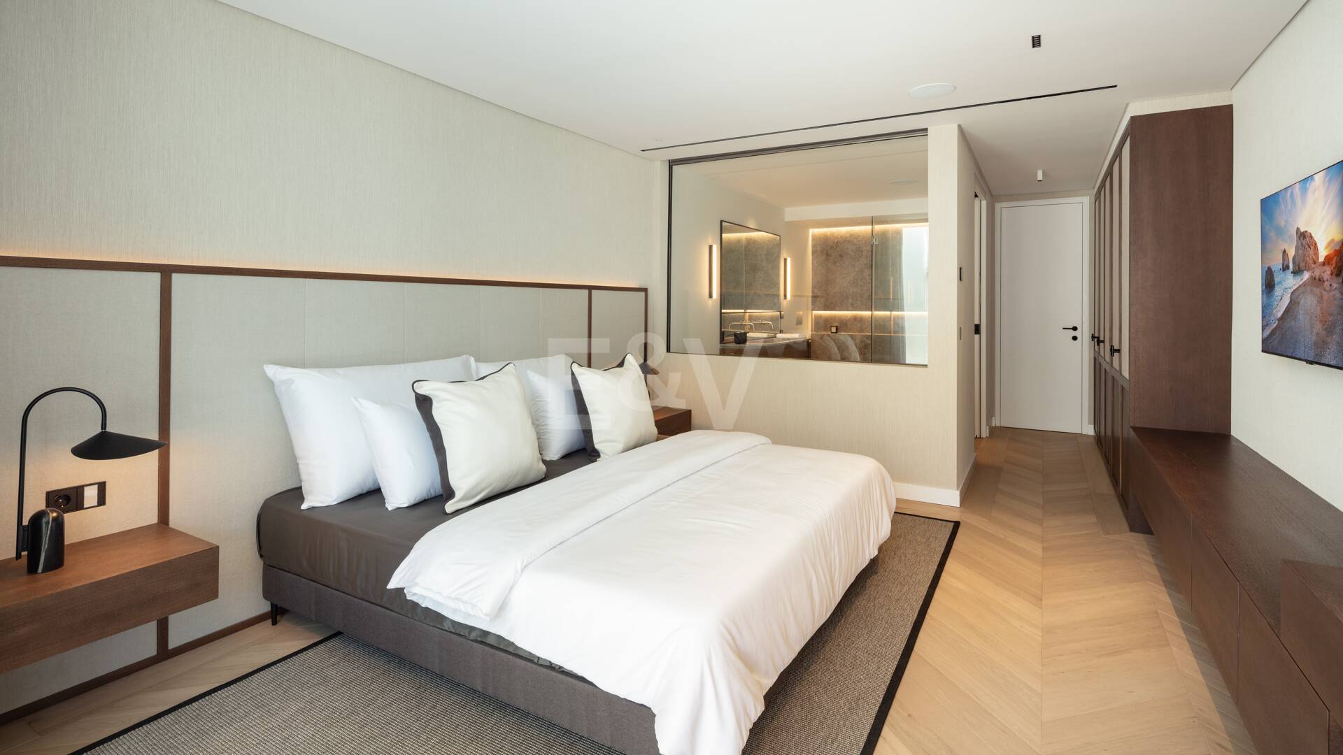 Exquisite Modern Design Apartment in Puente Romano