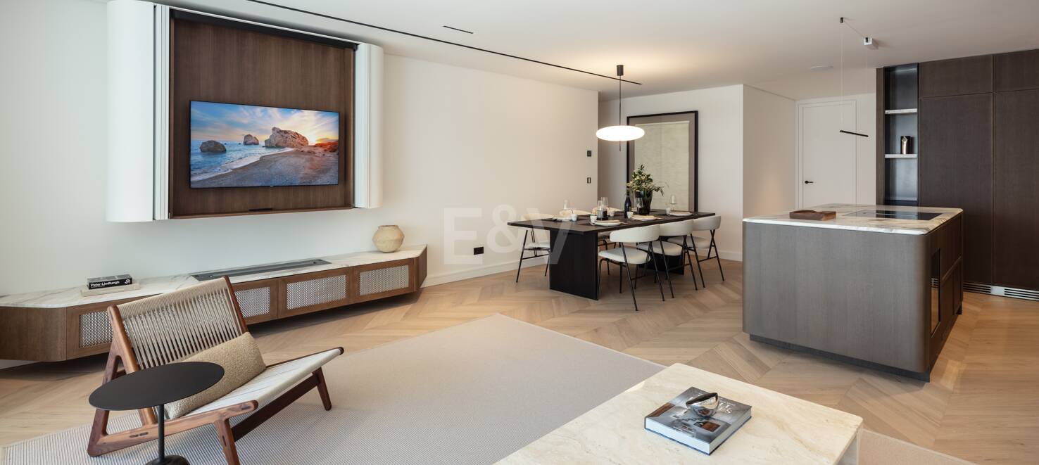 Exquisite Modern Design Apartment in Puente Romano
