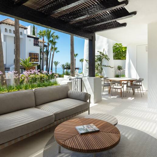 Exquisite Modern Design Apartment in Puente Romano