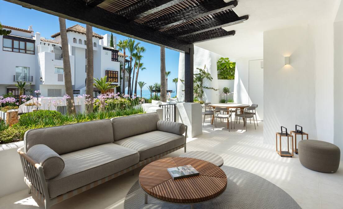 Exquisite Modern Design Apartment in Puente Romano