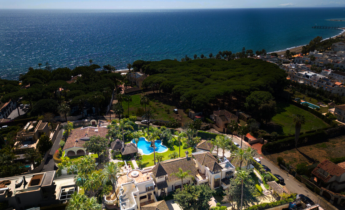 Classic Signature Beachside Estate on the Golden Mile