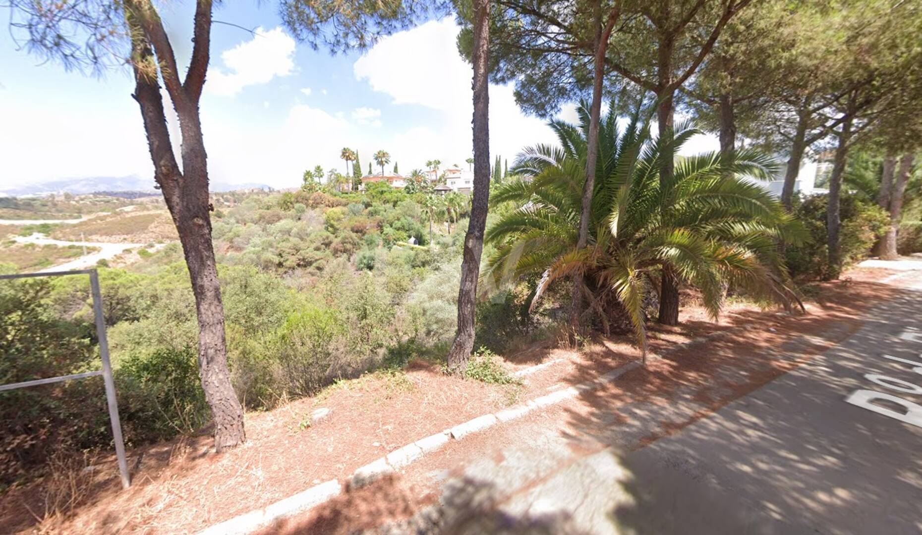 Rymlig tomt i Elviria med Panoramic Mountain Utsikt