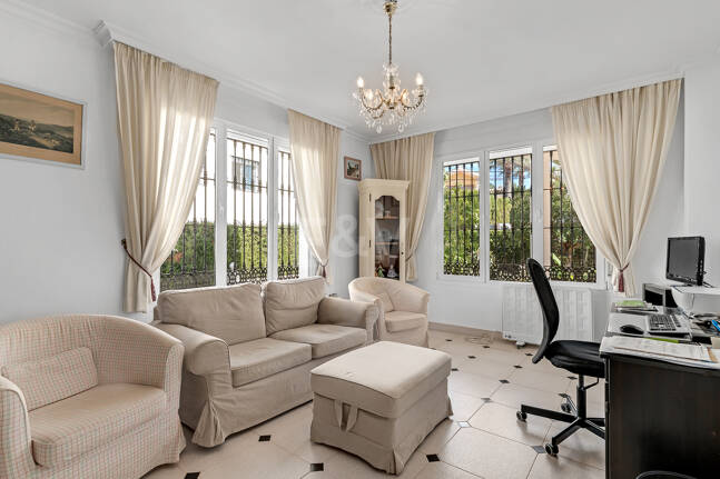 Villa de charme en style classique à Elviria