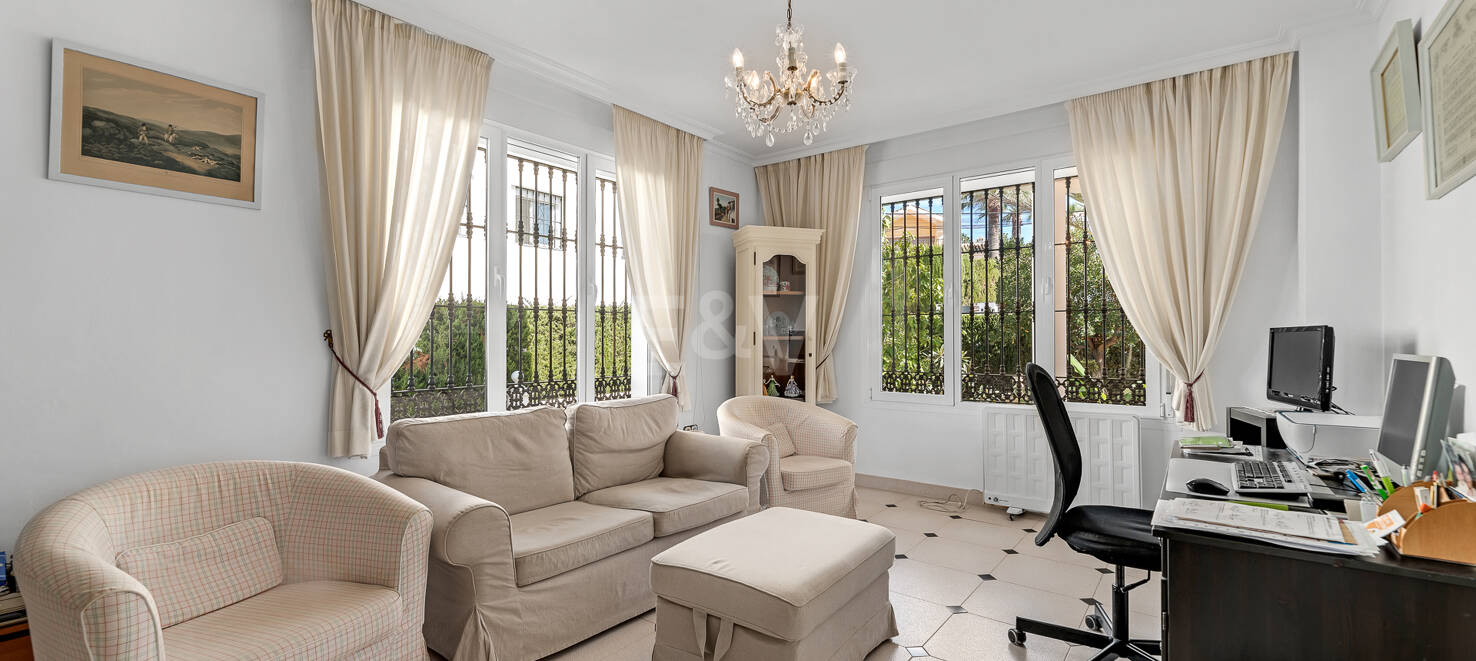 Charming Villa in Classic Style in Elviria