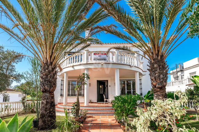 Villa de charme en style classique à Elviria