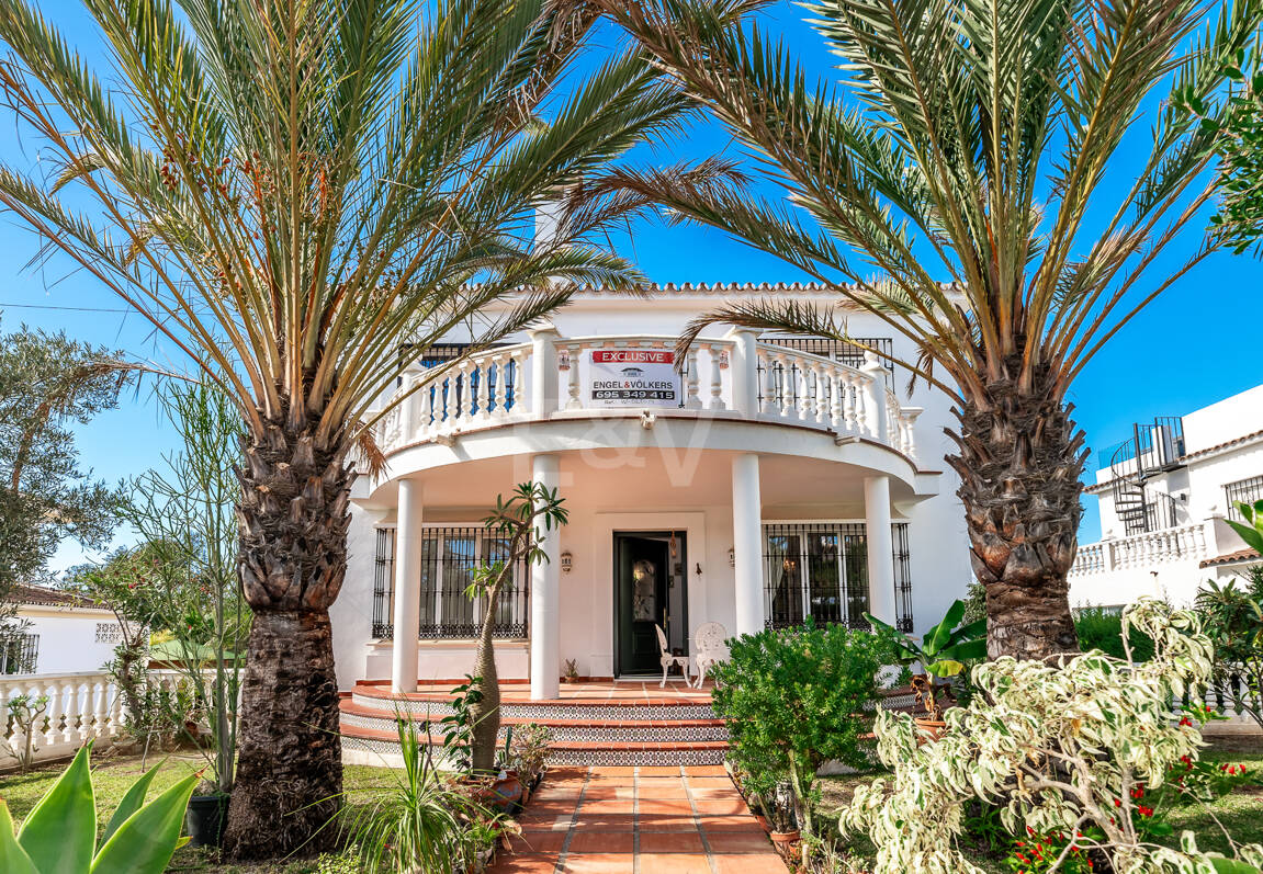 Villa de charme en style classique à Elviria