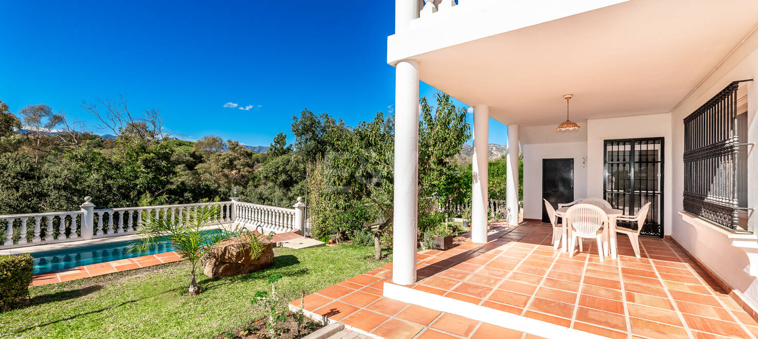 Charming Villa in Classic Style in Elviria
