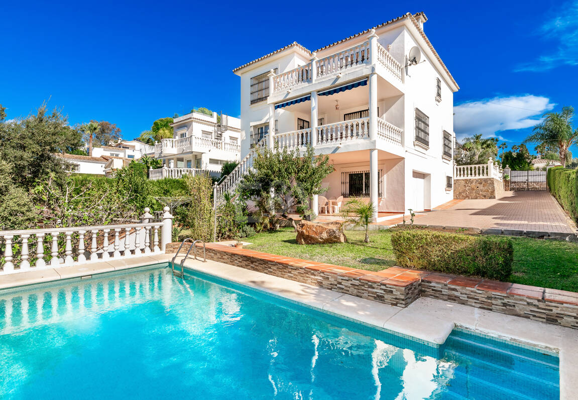 Villa de charme en style classique à Elviria