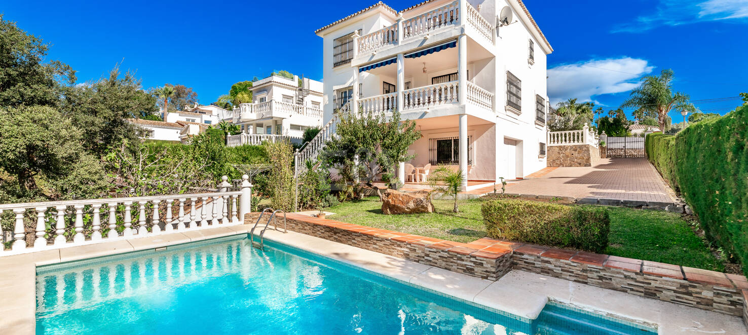 Charming Villa in Classic Style in Elviria