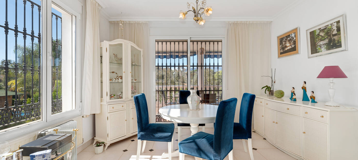 Charming Villa in Classic Style in Elviria