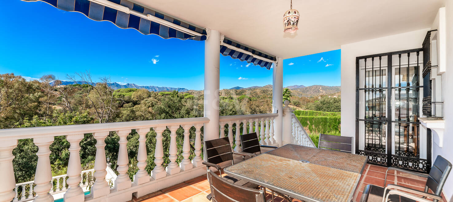 Charming Villa in Classic Style in Elviria