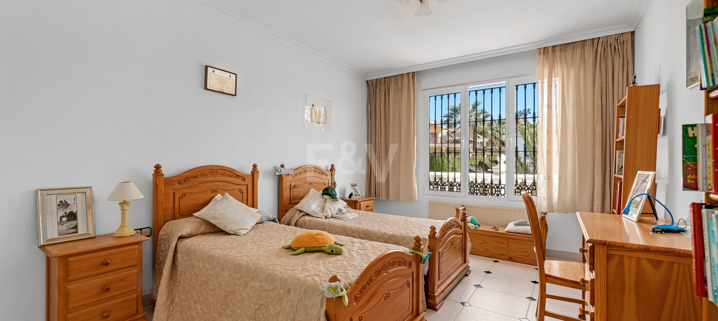 Charming Villa in Classic Style in Elviria
