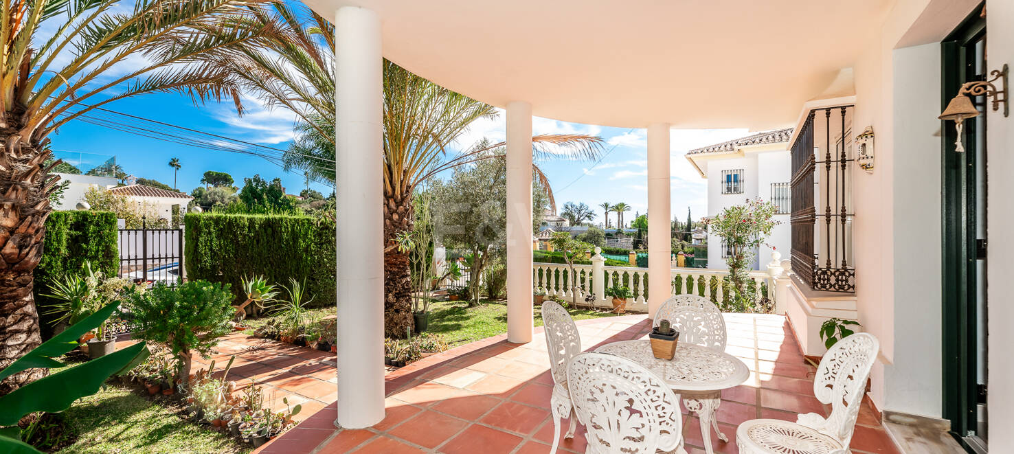 Charming Villa in Classic Style in Elviria