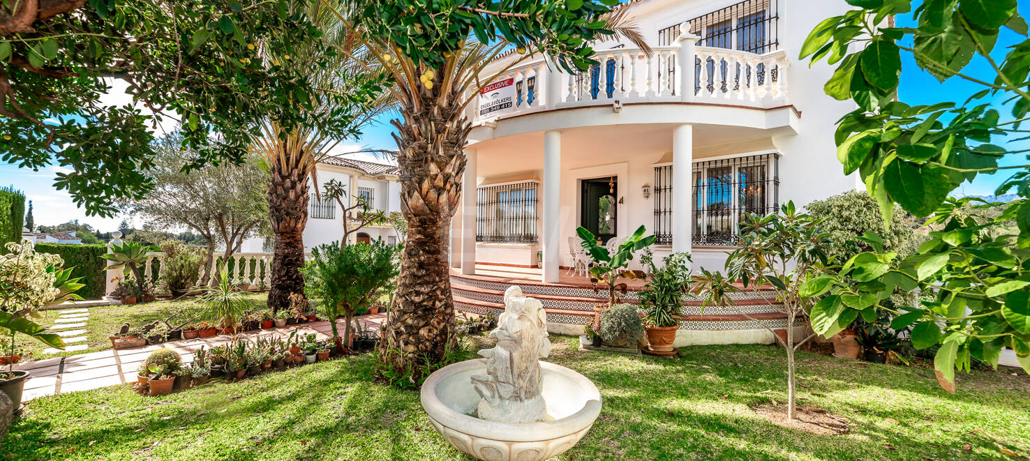 Charming Villa in Classic Style in Elviria