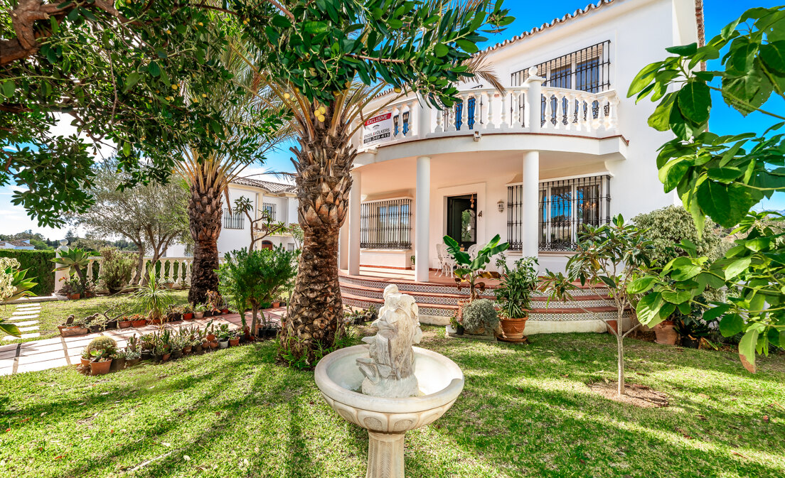 Bezaubernde Villa im klassischen Stil in Elviria