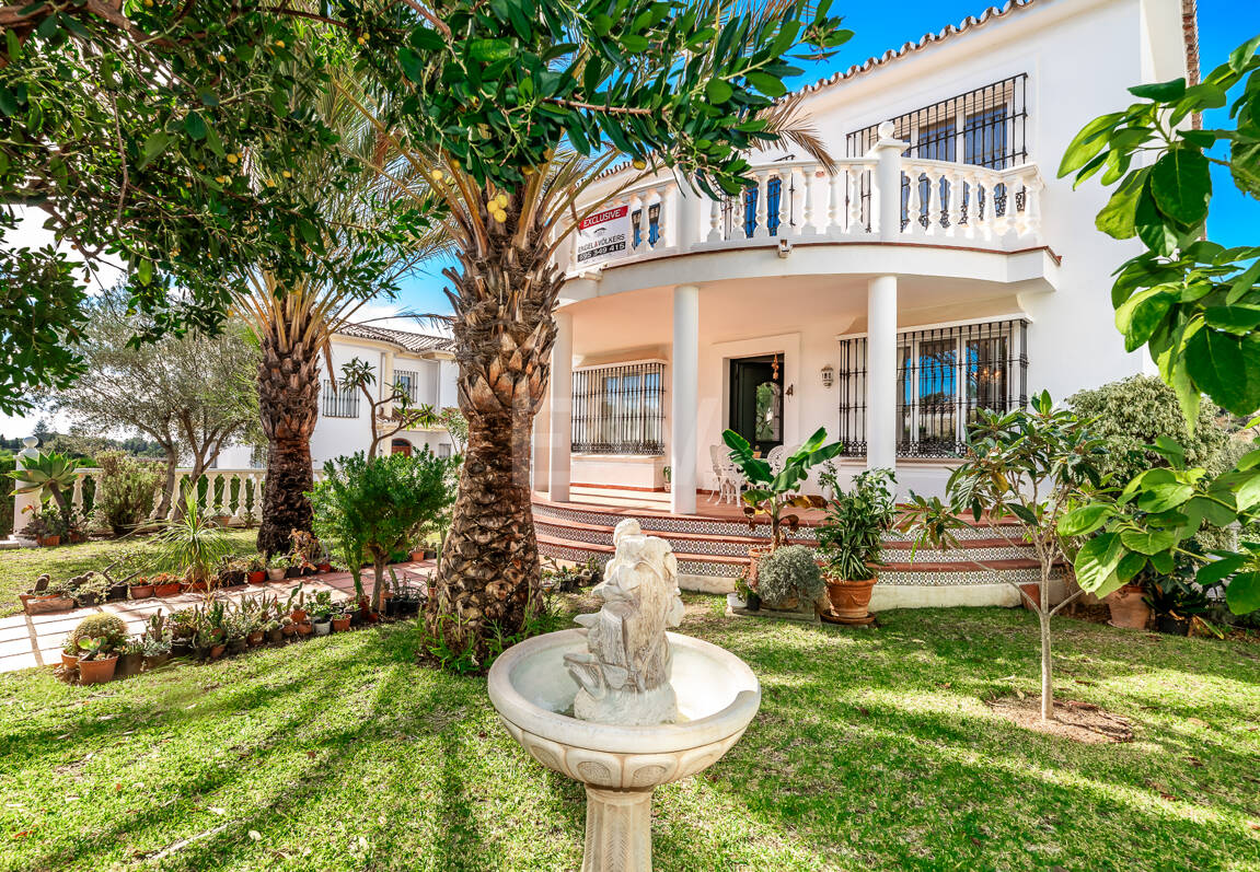 Villa de charme en style classique à Elviria