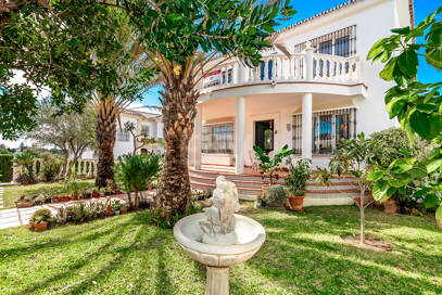 Villa de charme en style classique à Elviria