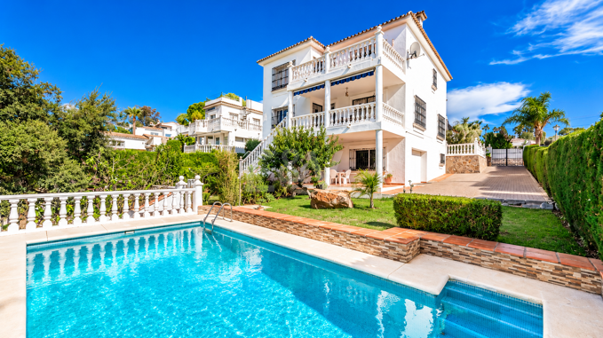 Charmig Villa i klassisk stil i Elviria