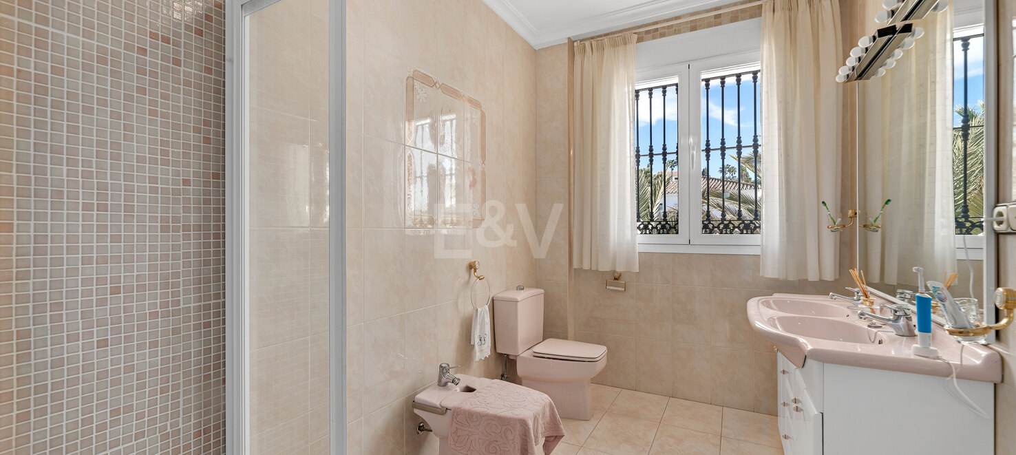 Charming Villa in Classic Style in Elviria