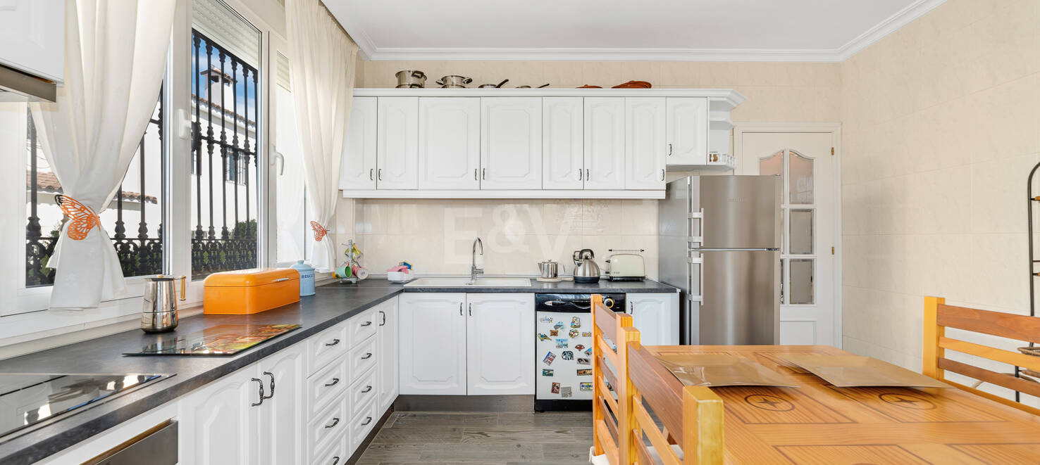 Charming Villa in Classic Style in Elviria