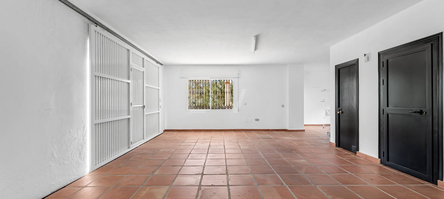 Charming Villa in Classic Style in Elviria