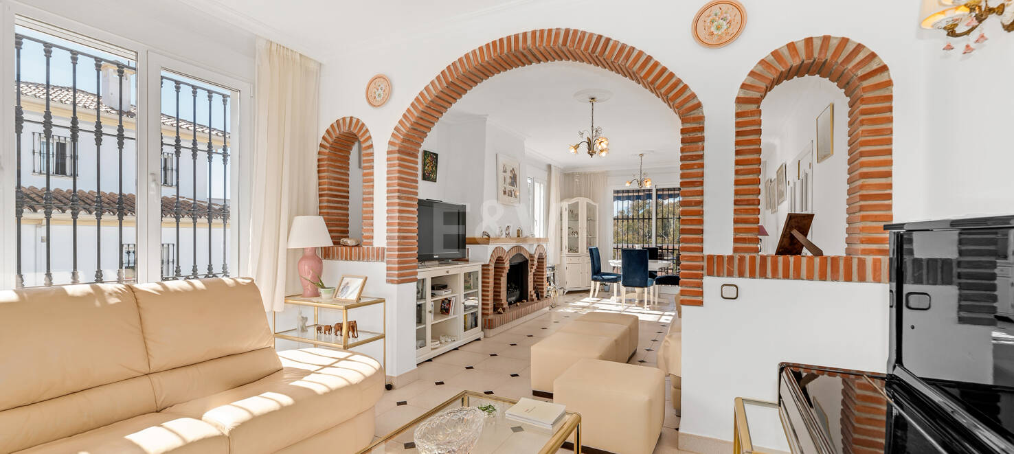 Charming Villa in Classic Style in Elviria